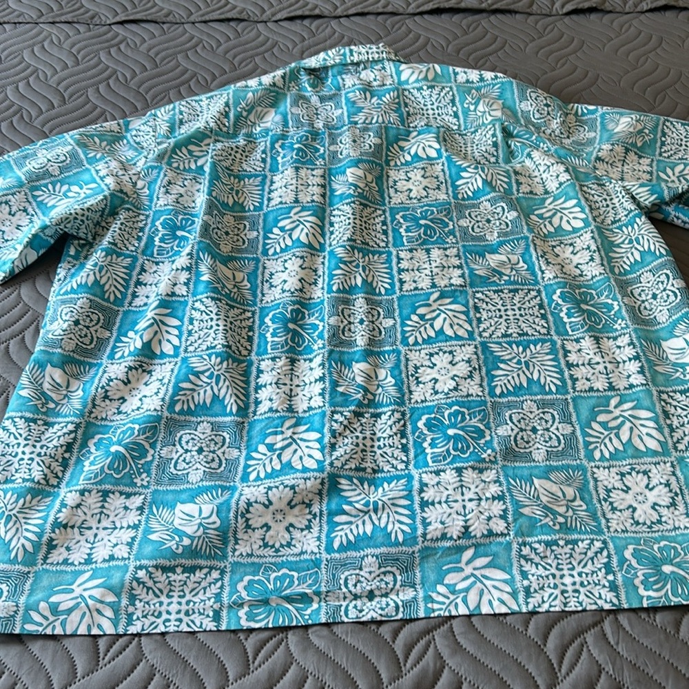 🏝️ Tropical Blue Floral Men's Casual Button Down Shirt - Picture 5 of 7